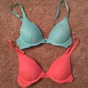 Lot of 2 aerie v-neck t-shirt bras